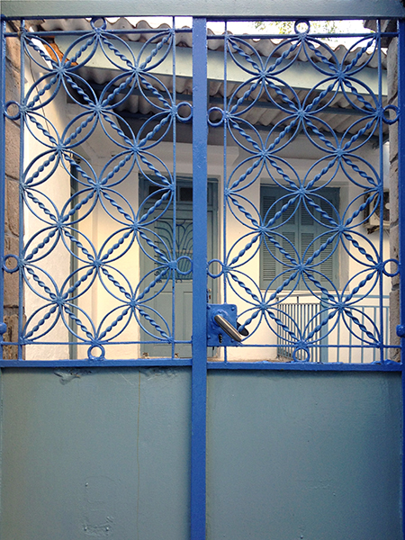 ギリシャ・青い門飾り